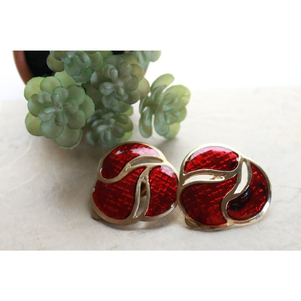 Vintage Ruby Red Festive Triangular Shaped Gold T… - image 1